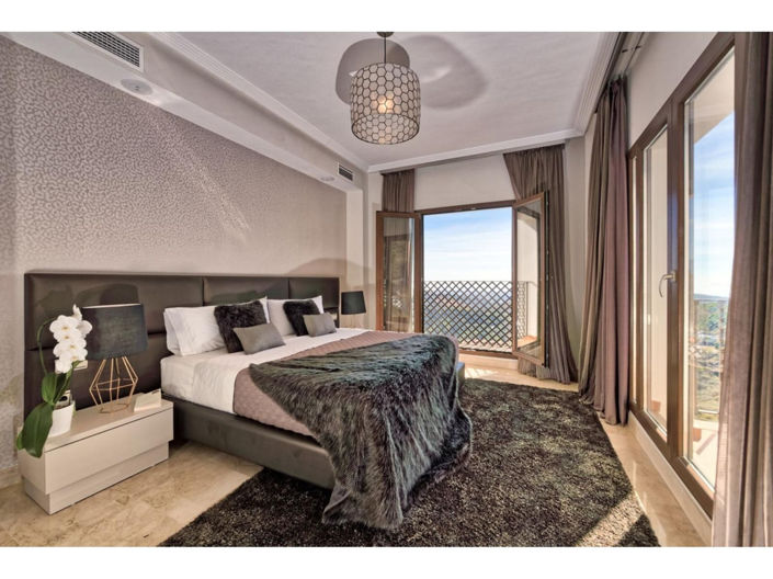 Image No.20-5 Bed House for sale