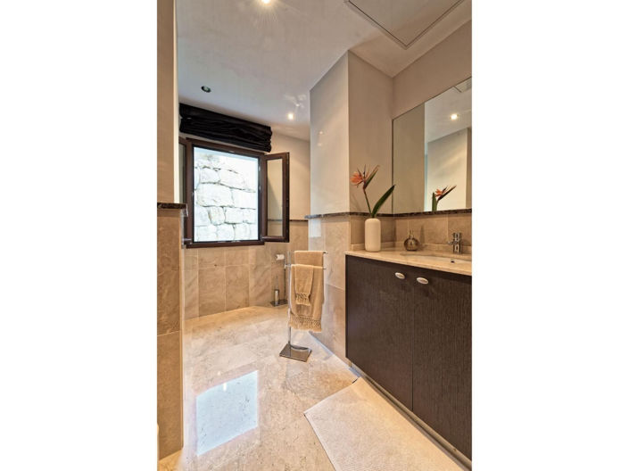Image No.21-5 Bed House for sale