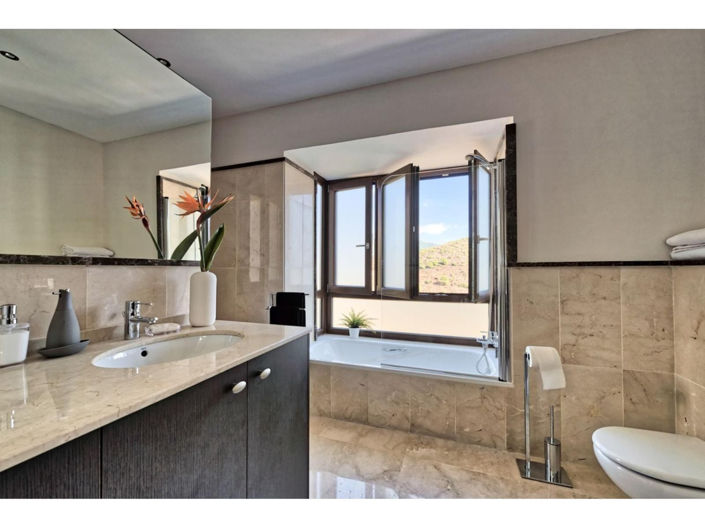 Image No.24-5 Bed House for sale