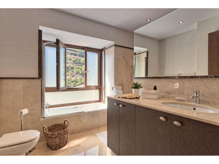 Image No.25-5 Bed House for sale