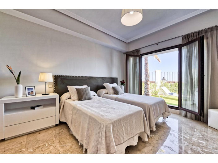 Image No.27-5 Bed House for sale