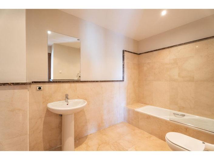 Image No.30-5 Bed House for sale