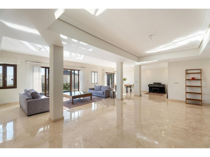 Image No.37-5 Bed House for sale