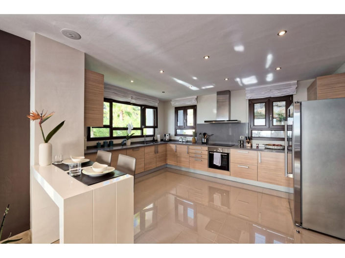 Image No.5-5 Bed House for sale