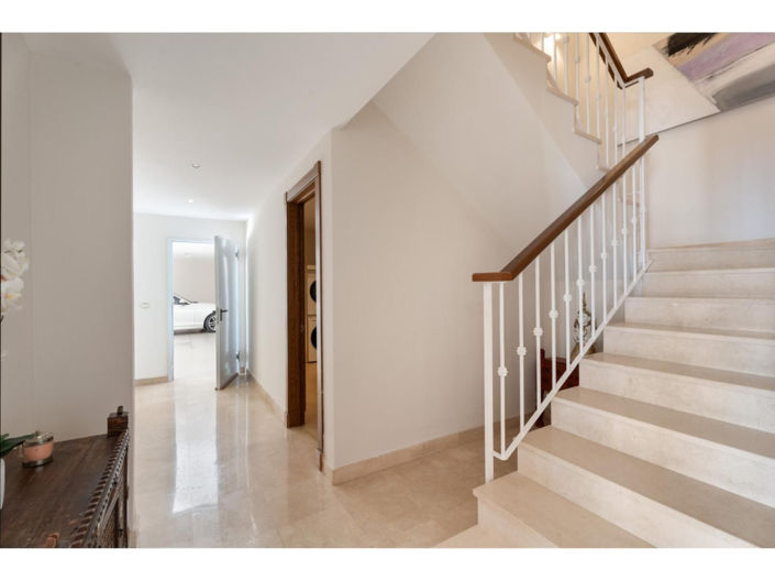 Image No.7-5 Bed House for sale