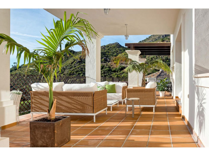 Image No.8-5 Bed House for sale