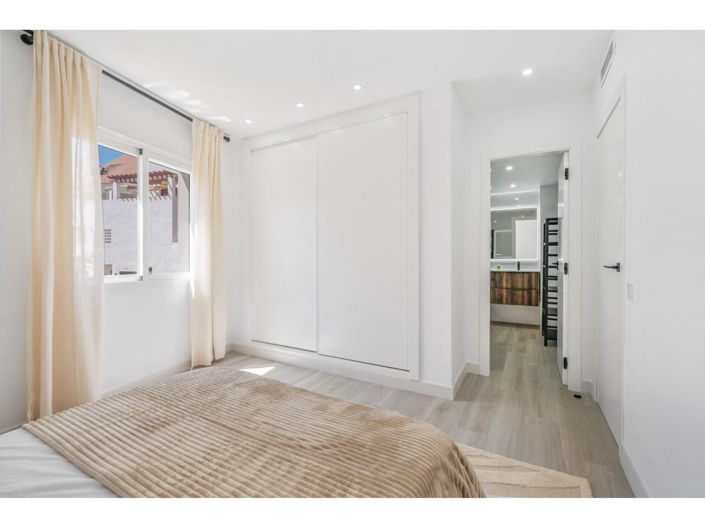 Image No.14-3 Bed Apartment for sale