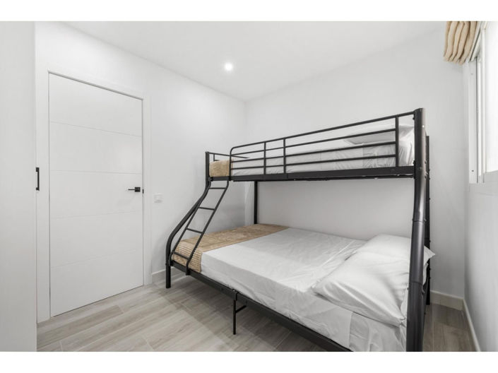 Image No.17-3 Bed Apartment for sale