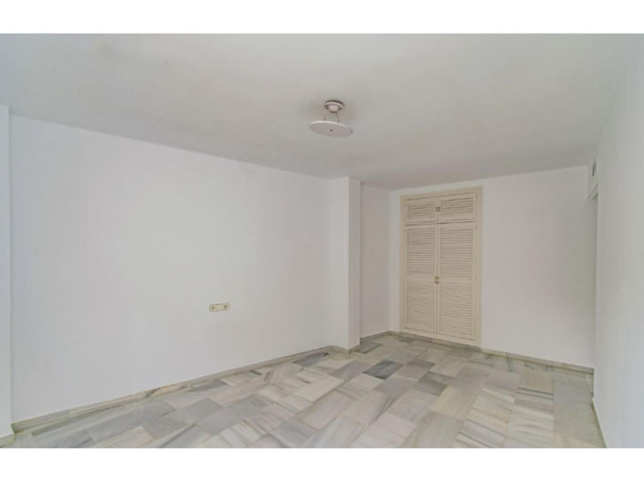 Image No.20-4 Bed Apartment for sale