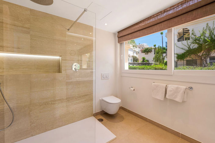 Image No.20-3 Bed House for sale