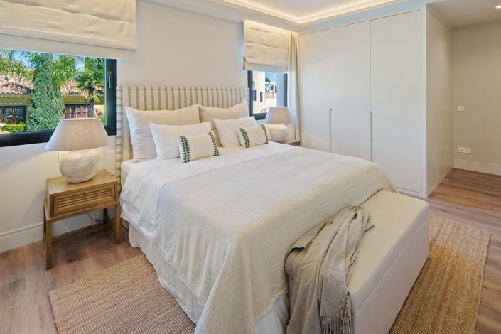 Image No.27-5 Bed House for sale