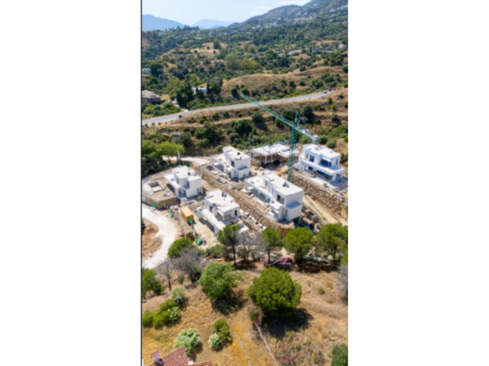 Image No.30-4 Bed House for sale