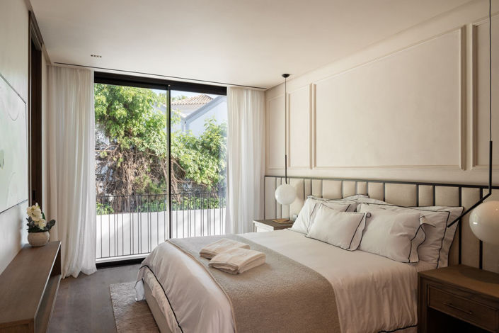 Image No.4-6 Bed House for sale