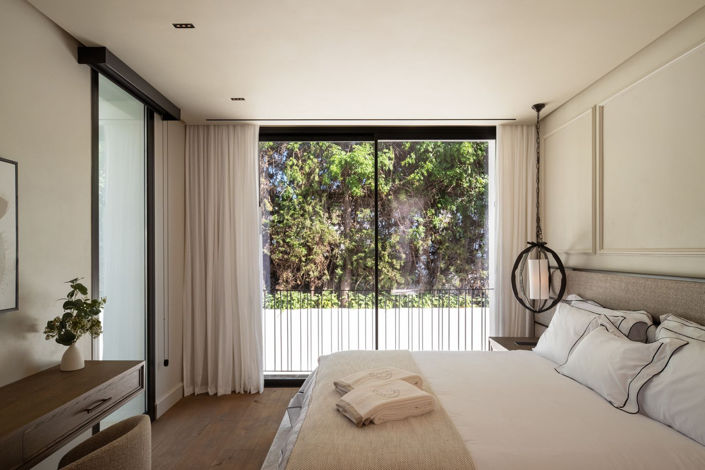 Image No.5-6 Bed House for sale