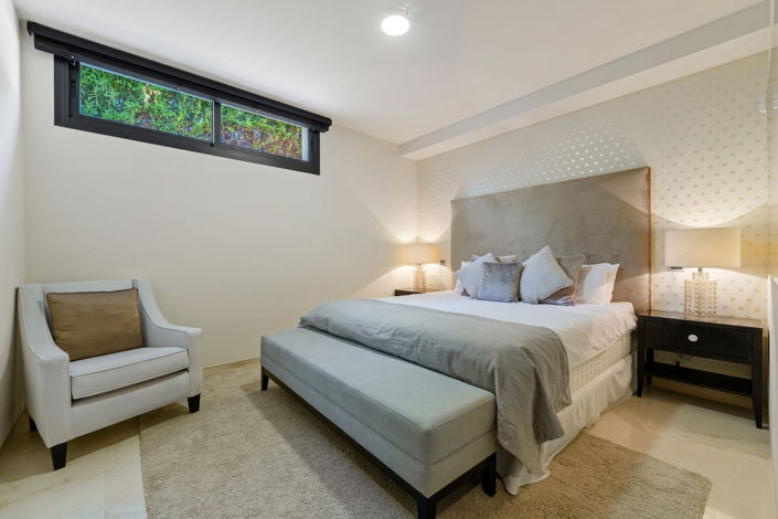 Image No.17-6 Bed House for sale