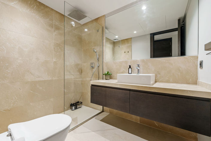 Image No.18-6 Bed House for sale