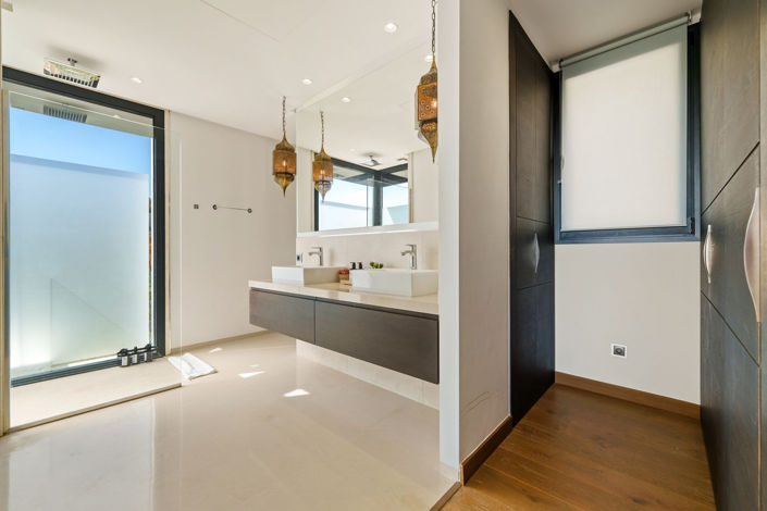 Image No.20-6 Bed House for sale