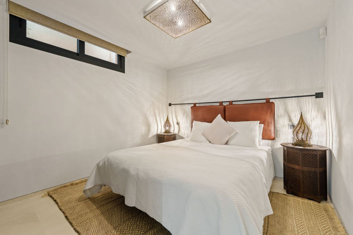 Image No.21-6 Bed House for sale