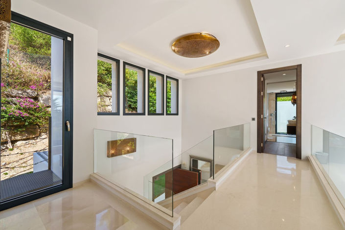 Image No.29-6 Bed House for sale