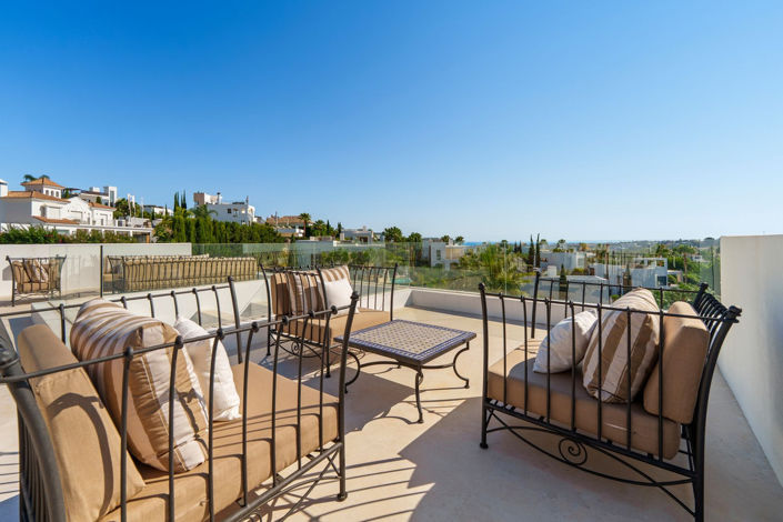 Image No.42-6 Bed House for sale