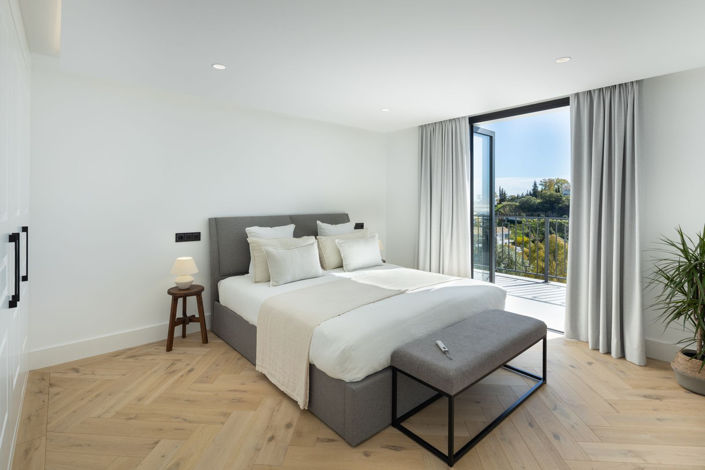 Image No.8-5 Bed House for sale