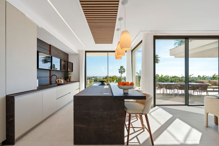 Image No.6-5 Bed House for sale