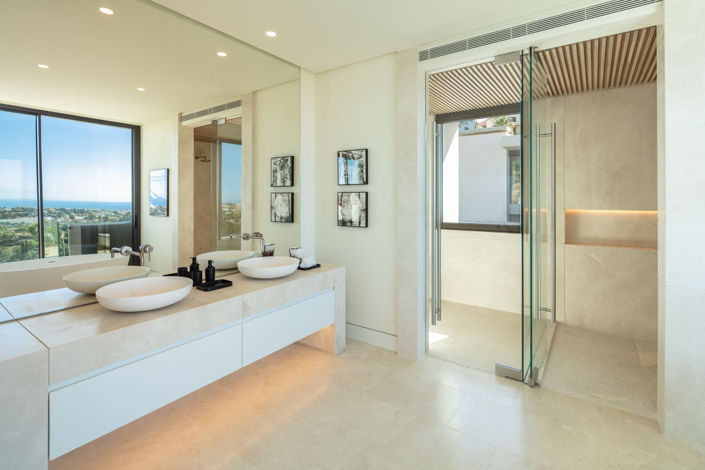 Image No.8-7 Bed House for sale
