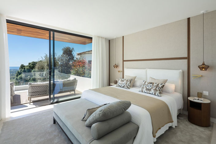 Image No.8-6 Bed House for sale