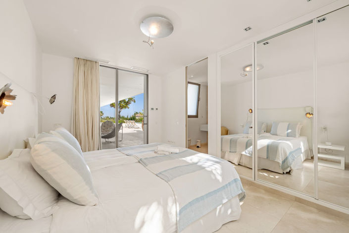 Image No.15-7 Bed House for sale