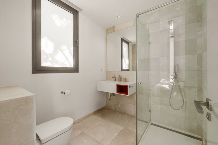 Image No.18-7 Bed House for sale
