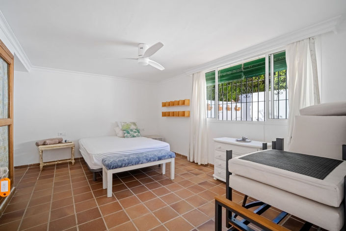 Image No.19-4 Bed House for sale