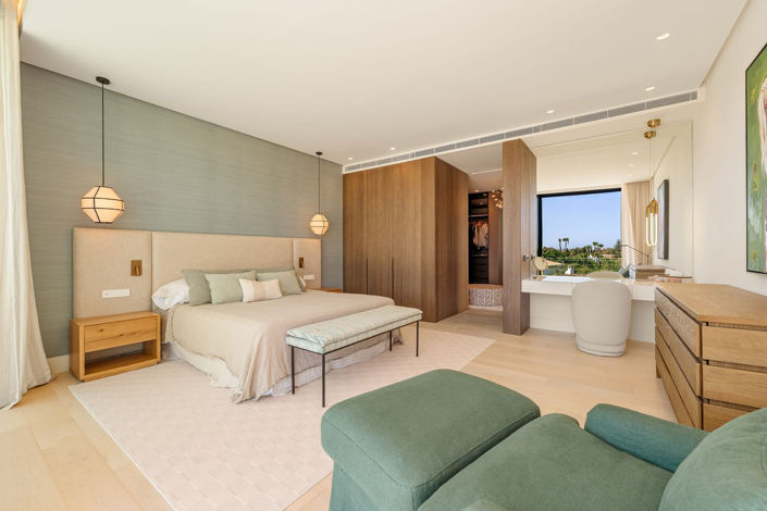 Image No.24-6 Bed House for sale