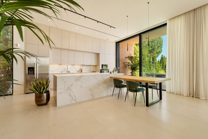 Image No.5-6 Bed House for sale
