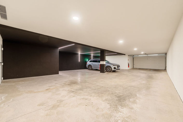 Image No.50-6 Bed House for sale