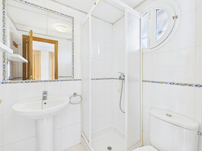 Image No.34-4 Bed House for sale
