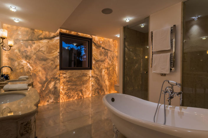 Image No.18-6 Bed House for sale