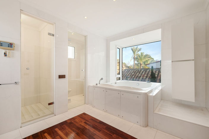 Image No.34-9 Bed House for sale