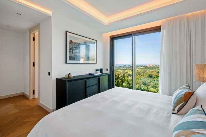 Image No.25-4 Bed House for sale
