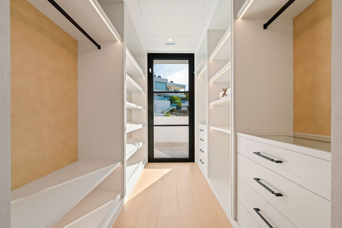 Image No.45-5 Bed House for sale