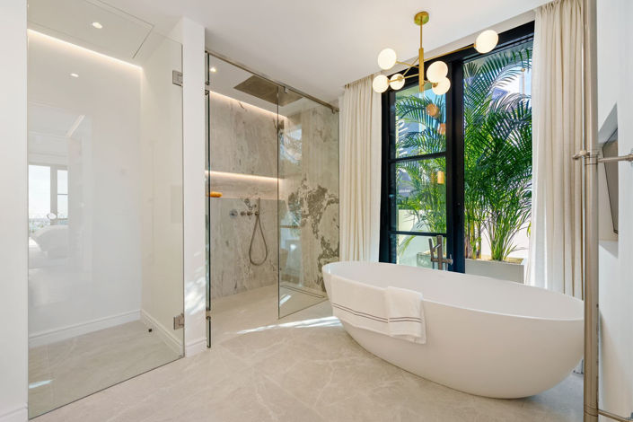 Image No.9-5 Bed House for sale