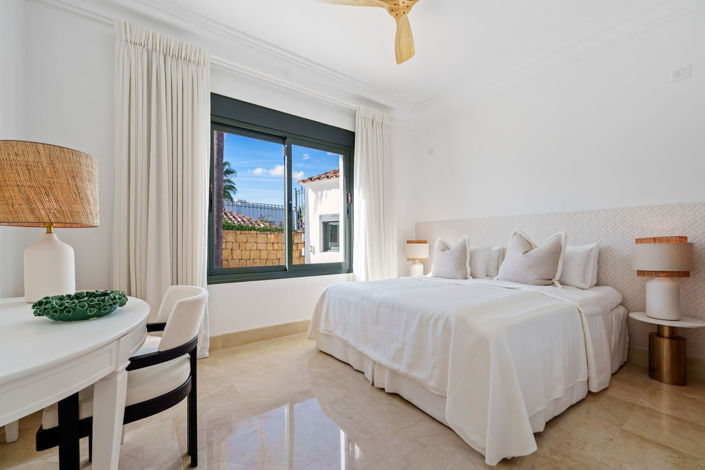 Image No.26-4 Bed House for sale