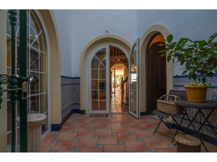 Image No.12-6 Bed House for sale