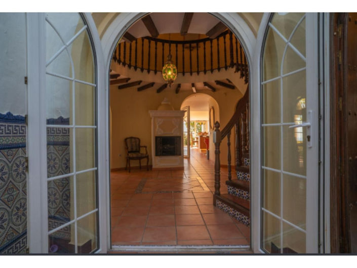 Image No.13-6 Bed House for sale