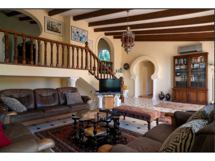 Image No.18-6 Bed House for sale