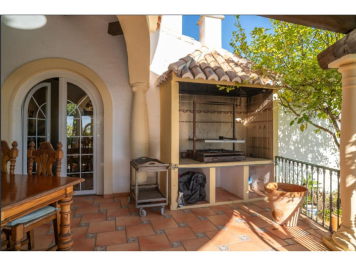 Image No.20-6 Bed House for sale