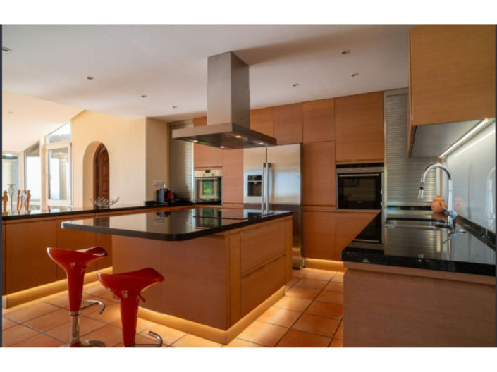 Image No.24-6 Bed House for sale
