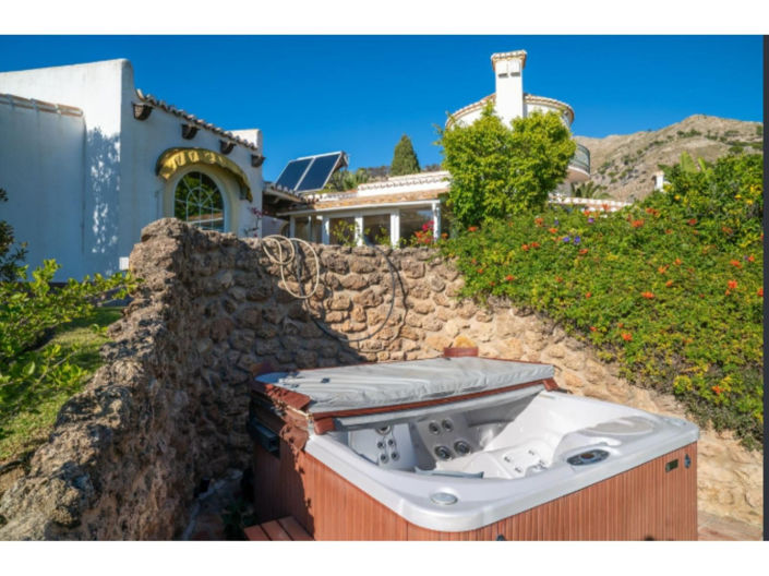 Image No.30-6 Bed House for sale