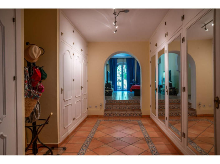 Image No.34-6 Bed House for sale