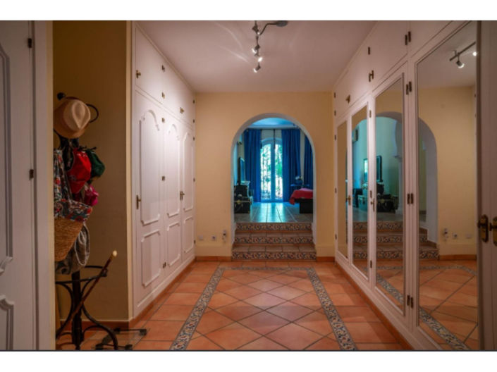 Image No.35-6 Bed House for sale
