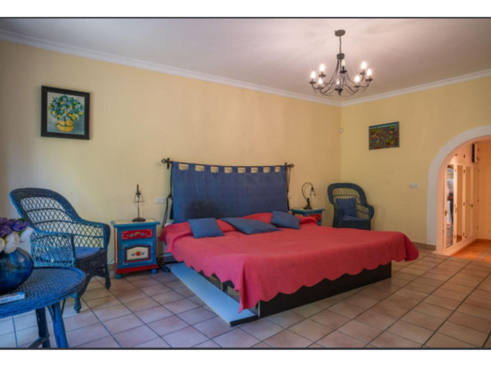 Image No.36-6 Bed House for sale